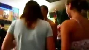 Vidéos gratuites de chatte d'université porn italien